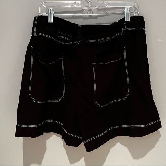 NEW WhoWhatWear Belted Ruffle Flutter Contrasting Stitch Shorts Sz XL - Picture 4 of 8